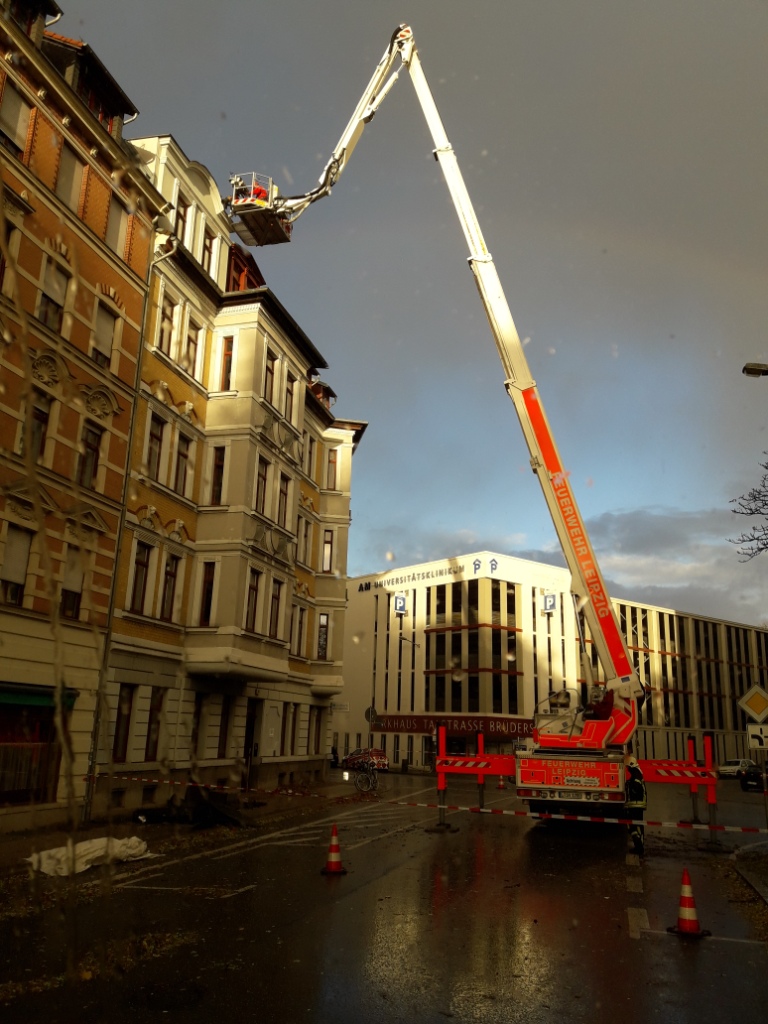 20171029 abgedecktes Dach Brüderstraße